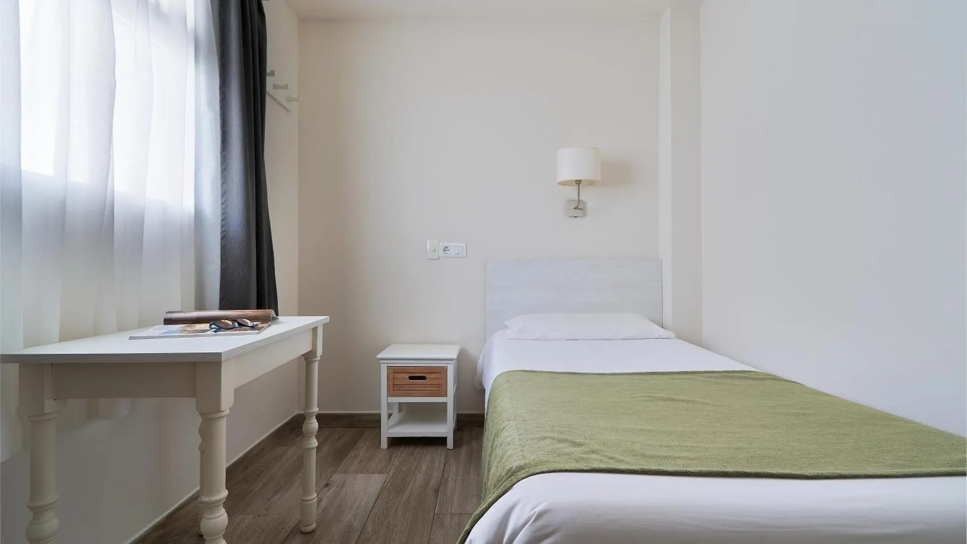 Guest house Hostal Sol Y Miel Benalmadena