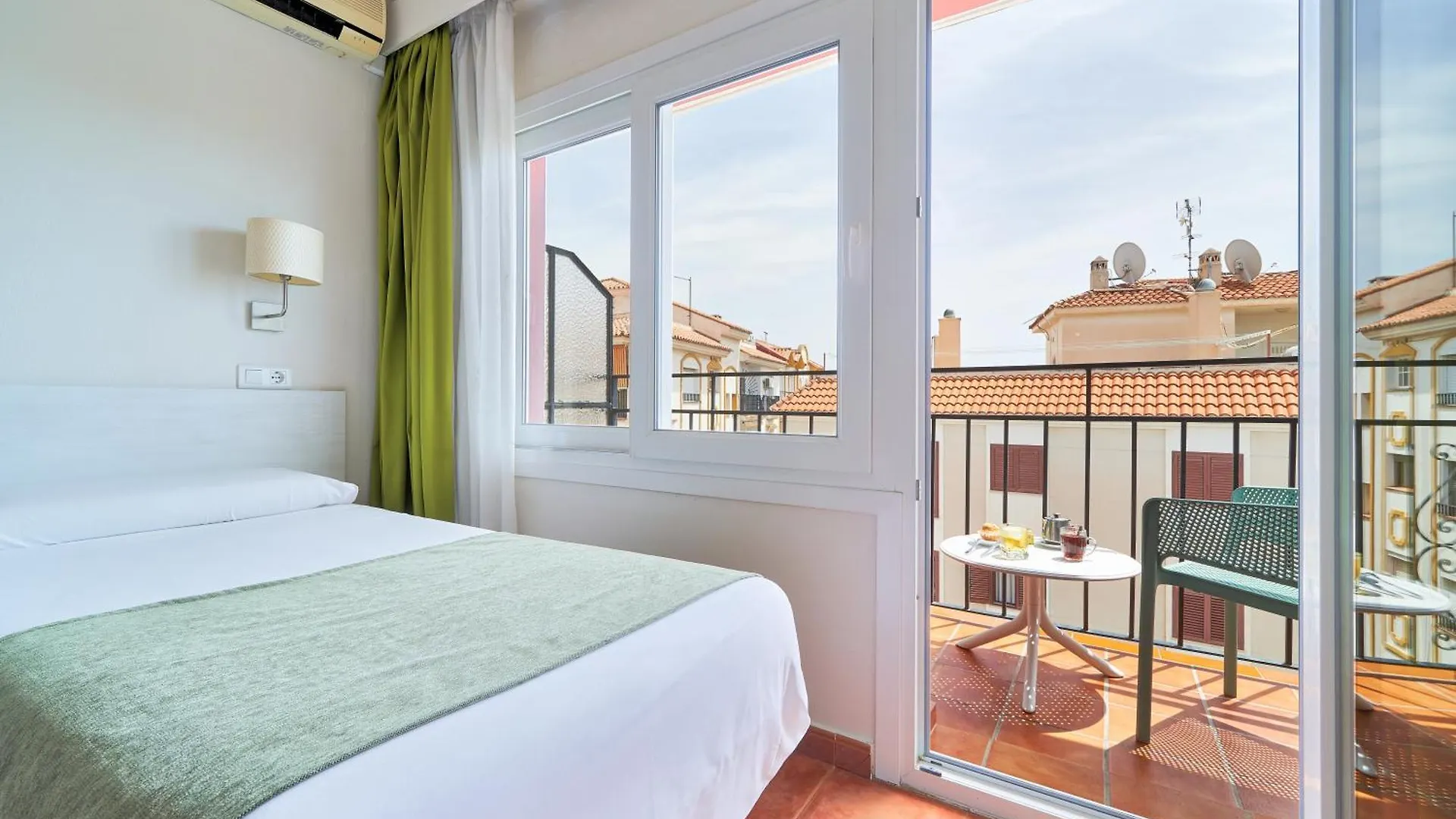 Guest house Hostal Sol Y Miel Benalmadena
