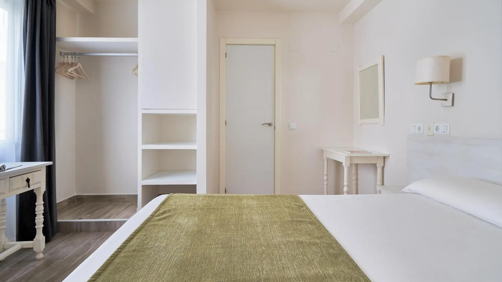 Guest house Hostal Sol Y Miel Benalmadena